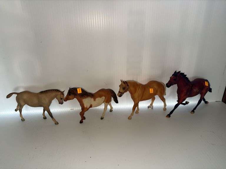 (4) Horse Figures