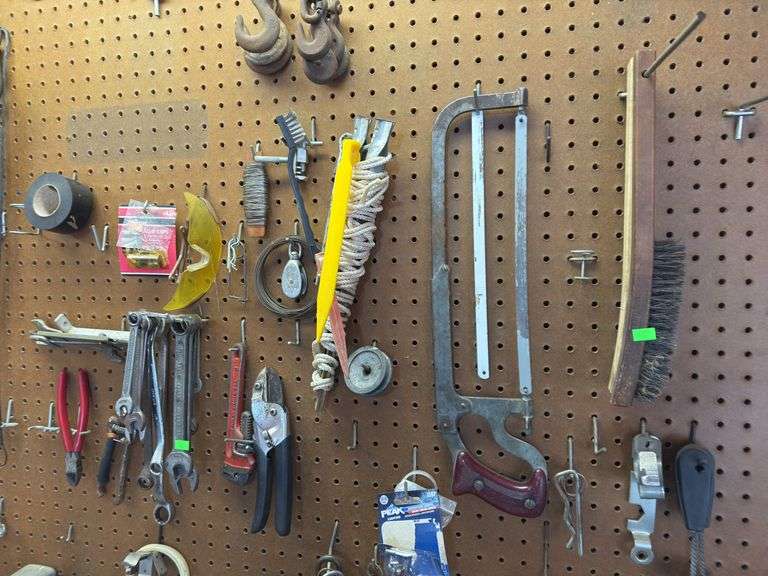 Contents of peg board