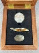 2008 CASE XX SILVER EAGLE COMMEMORATIVE KNIFE & COIN SET, TINY TOOTHPICK & 1 OZ. OF SILVER