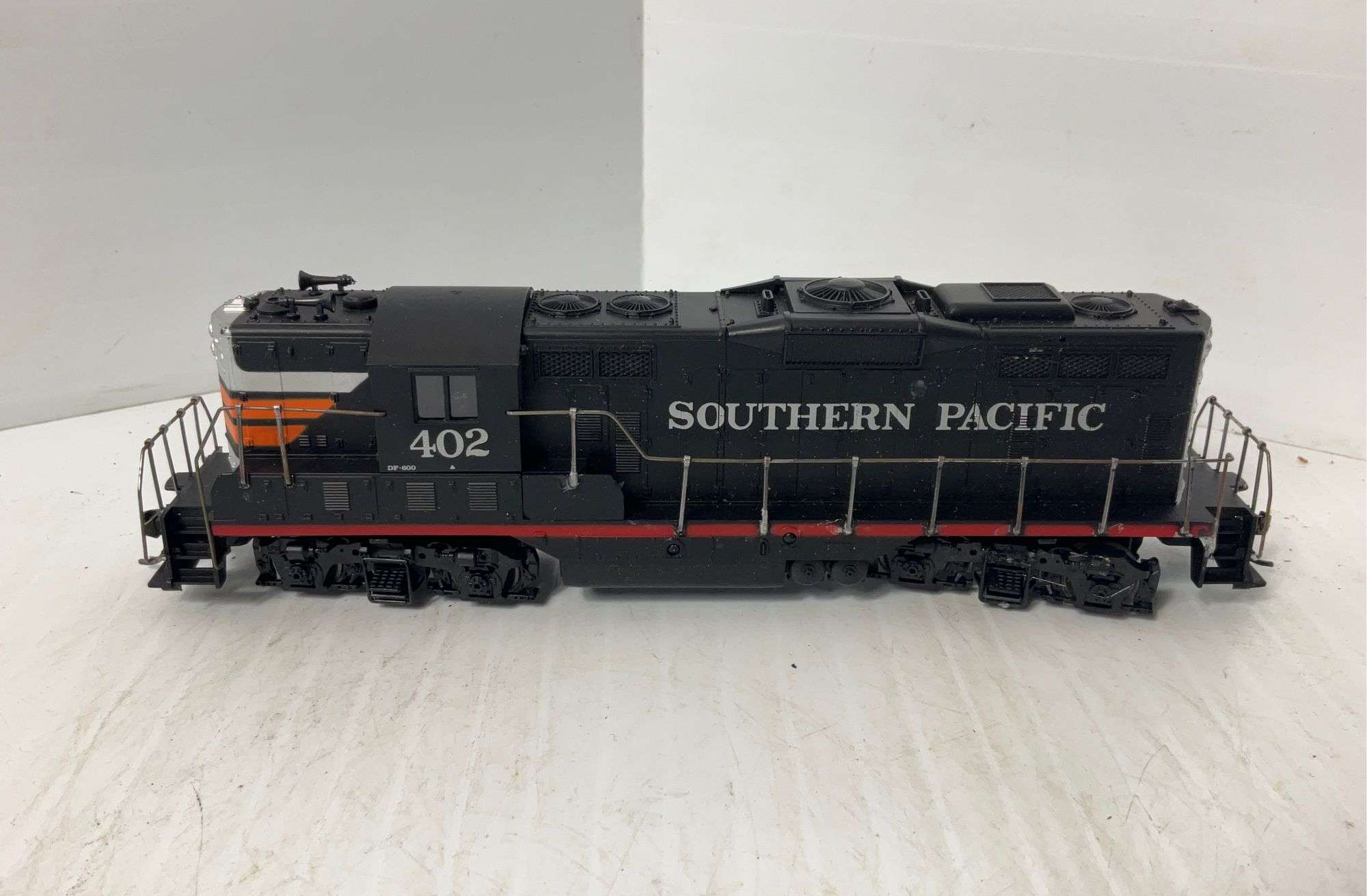 Athearn HO Scale Southern Pacific Model Train Engine - Kaufman
