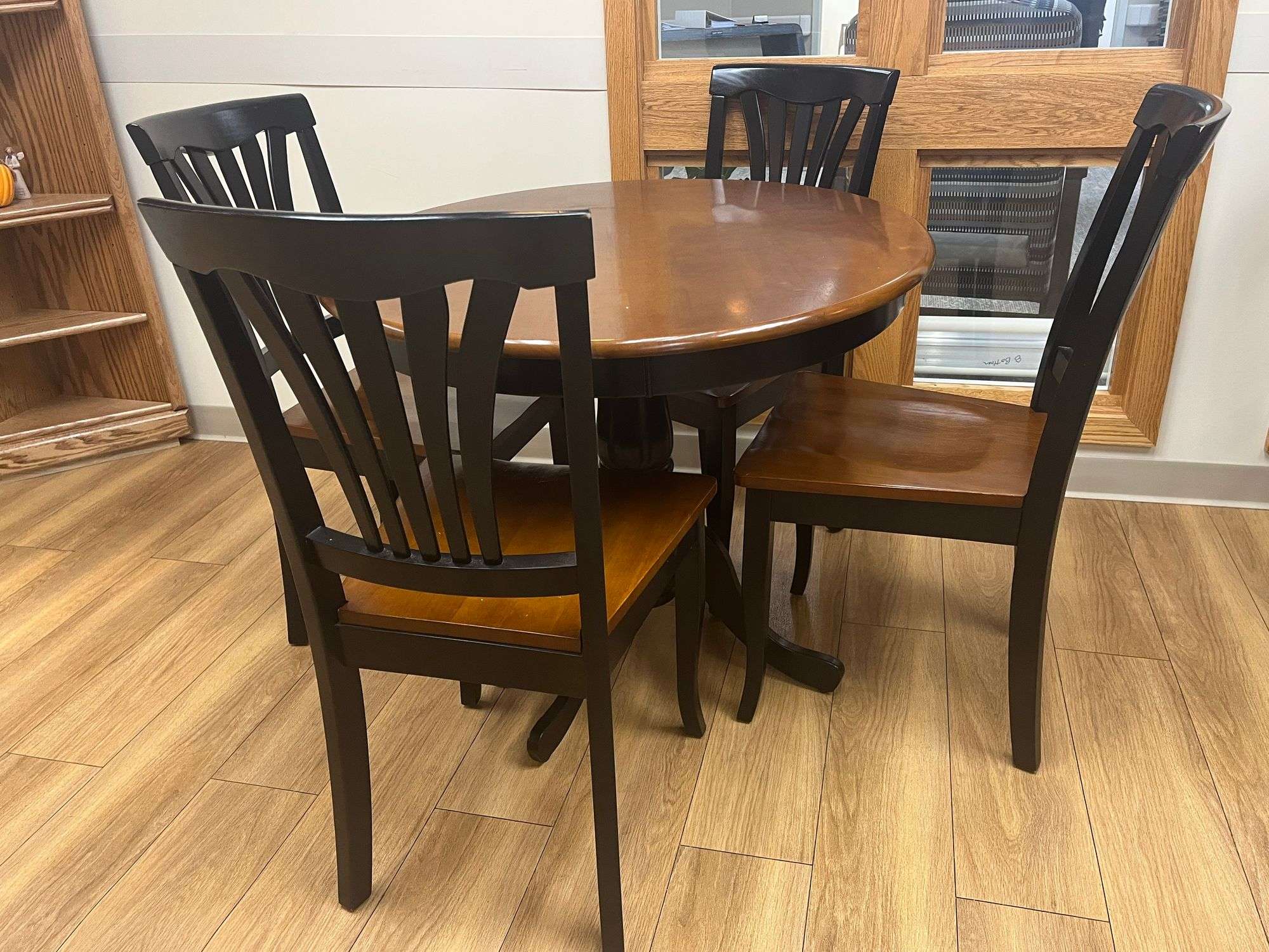 Table w/ 4 Chairs