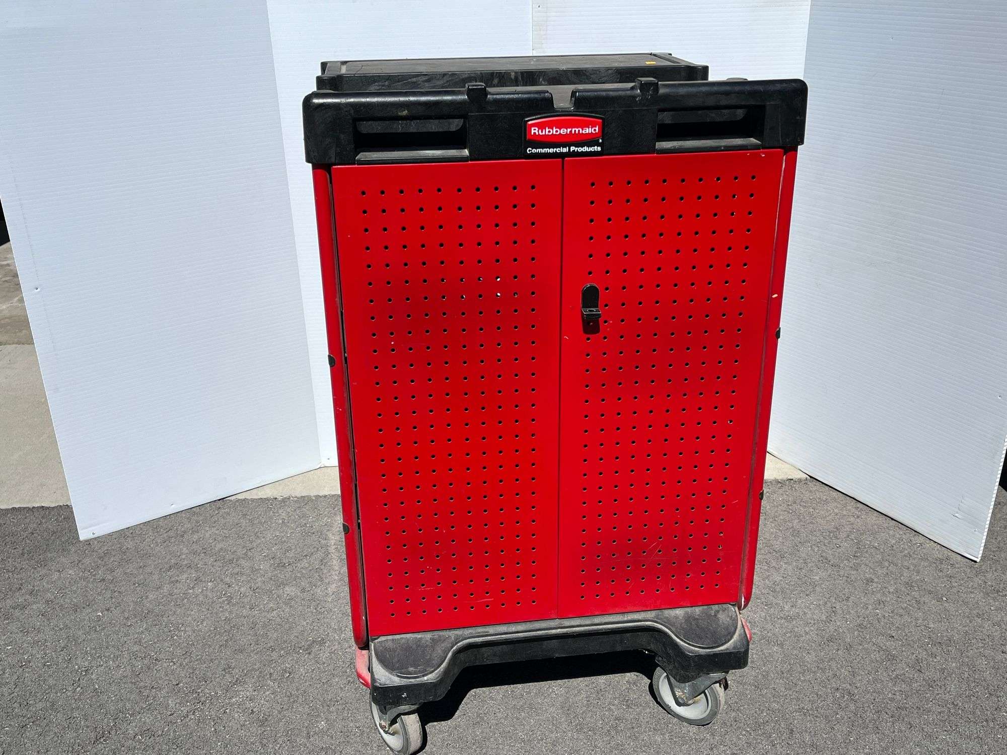 Rubbermaid Commercial Rolling Cart