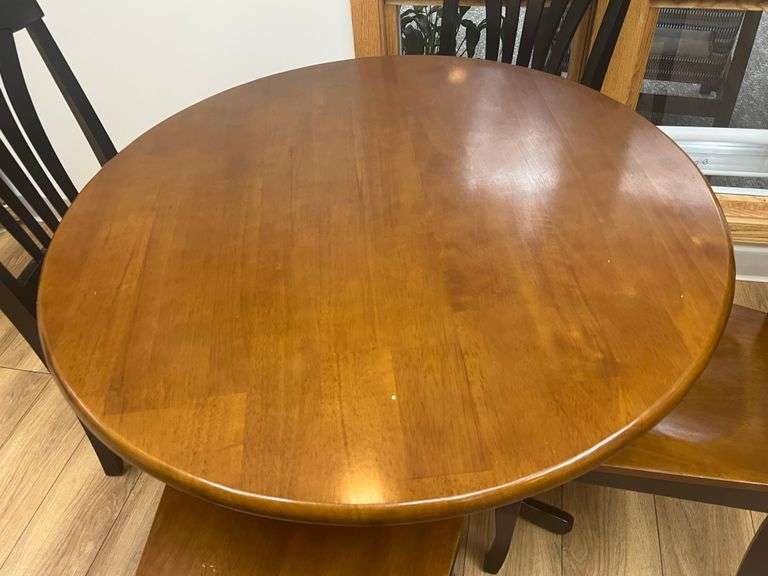 Table w/ 4 Chairs