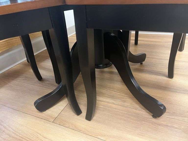 Table w/ 4 Chairs