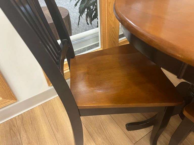 Table w/ 4 Chairs