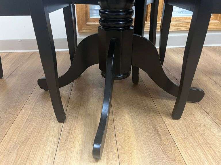 Table w/ 4 Chairs