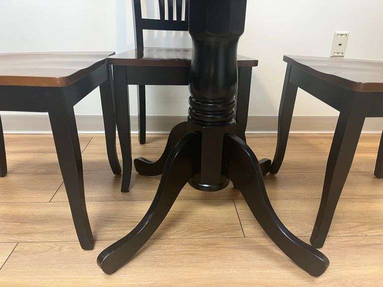 Table w/ 4 Chairs