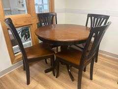 Table w/ 4 Chairs