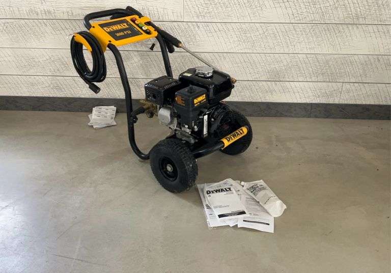 Dewalt 3600 psi pressure washer, works, Honda GX 200 engine Kaufman
