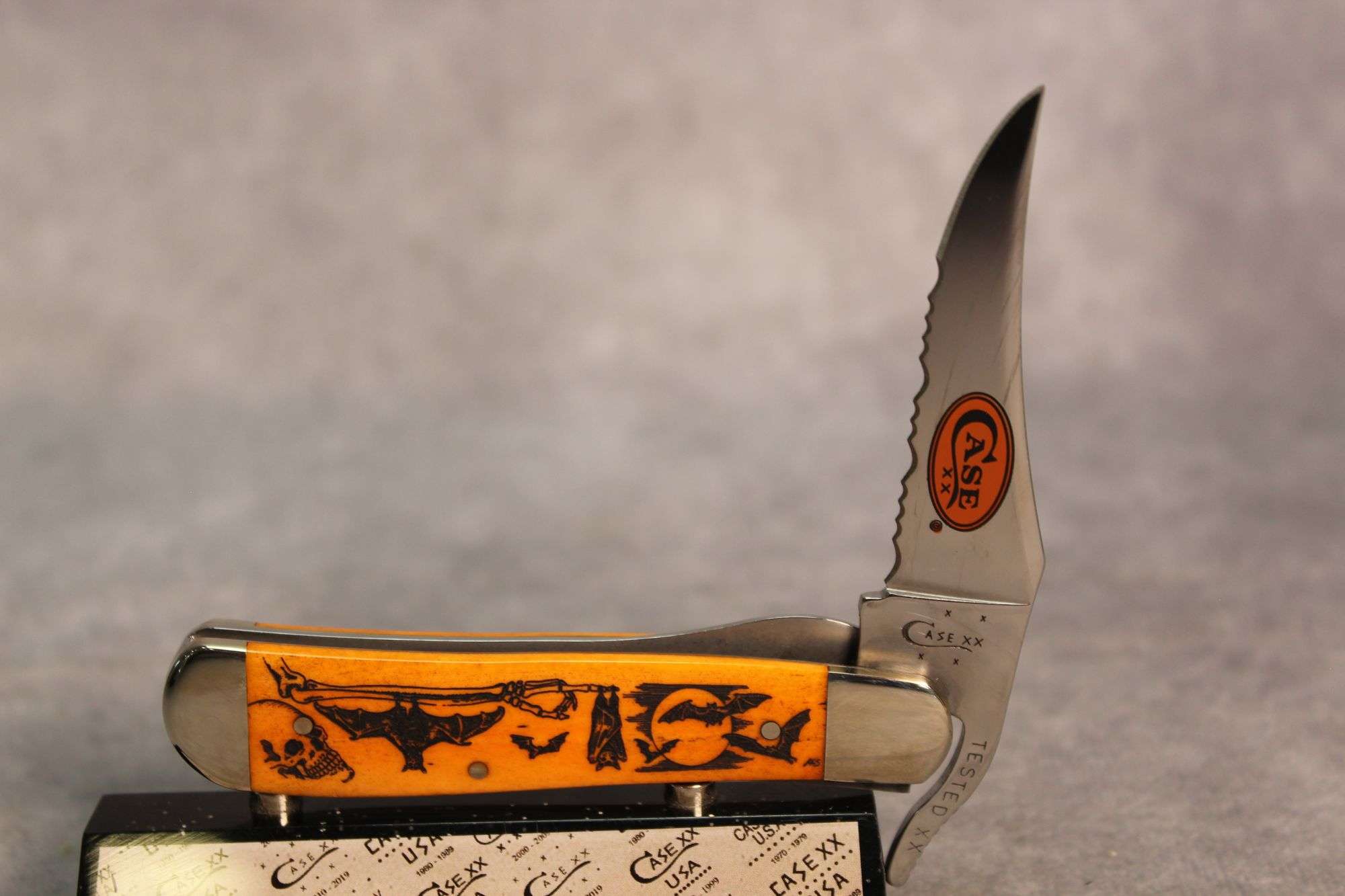 2016 CASE RUSSLOCK HALLOWEEN 61953 LSS - Kaufman Realty & Auctions