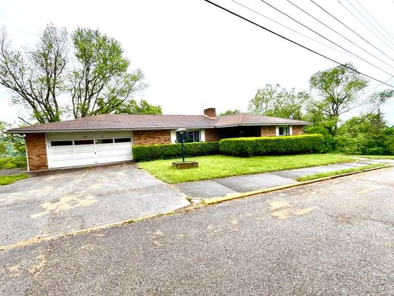 3 Bedroom Home, Building Lot (WV) Kaufman Realty & Auctions