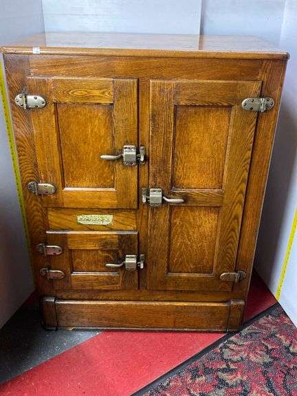 Vintage Ice Box - Kaufman Realty & Auctions
