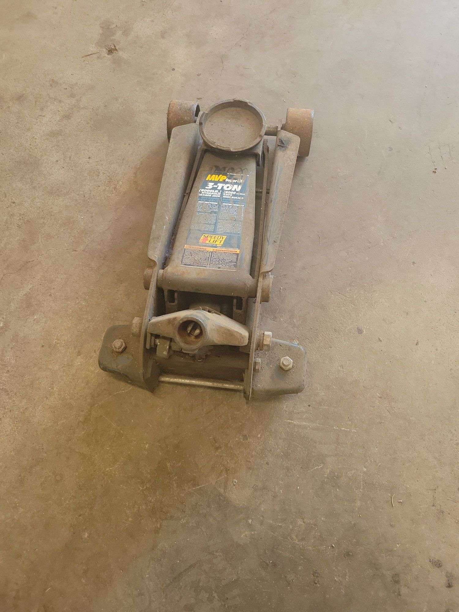 MVP Superlift 3 ton jack/ missing handle - Kaufman Realty & Auctions