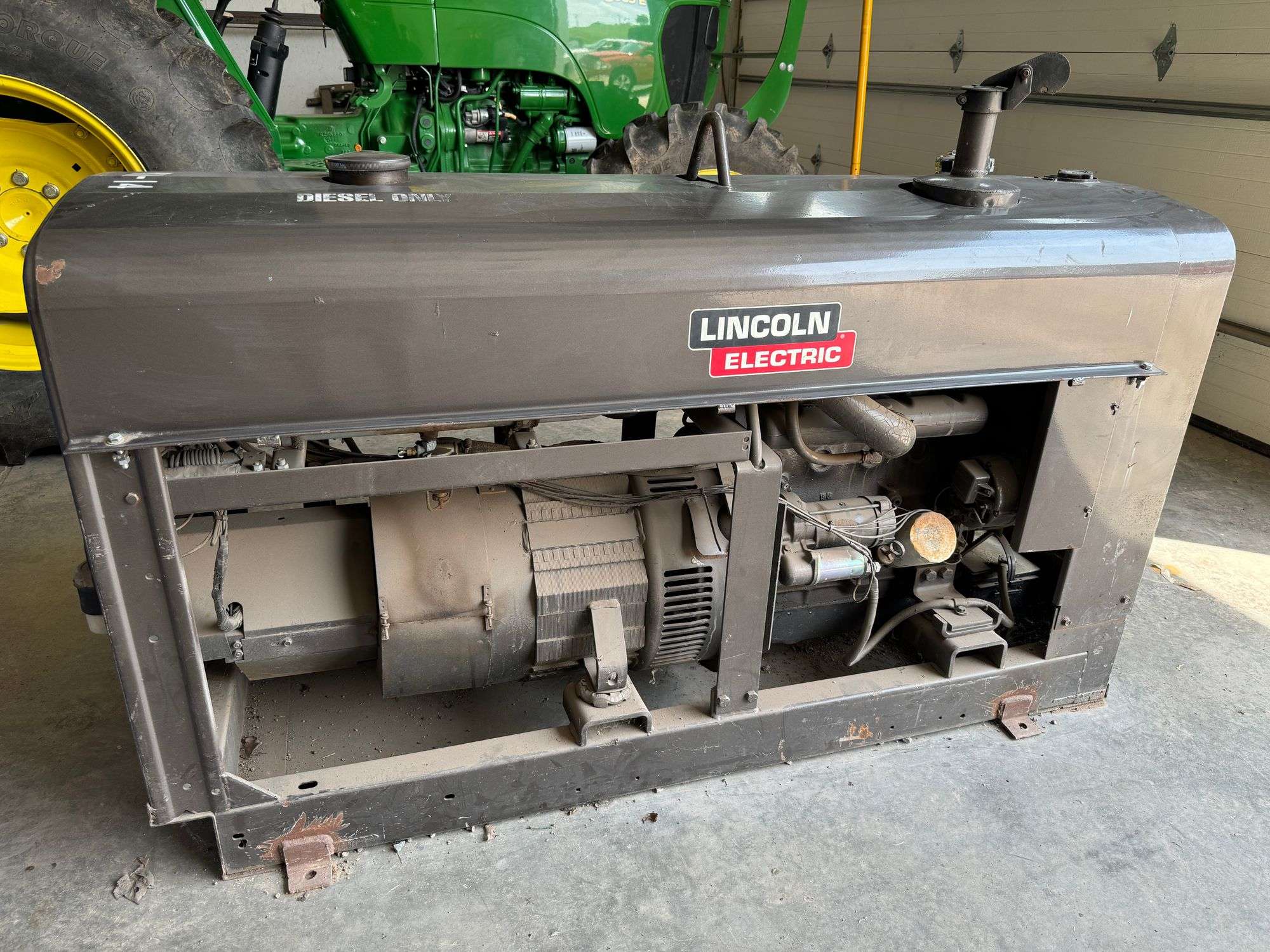Lincoln Pipeline Arc Welder Model: SA-250 TMD 2.7 SN:A-1136977