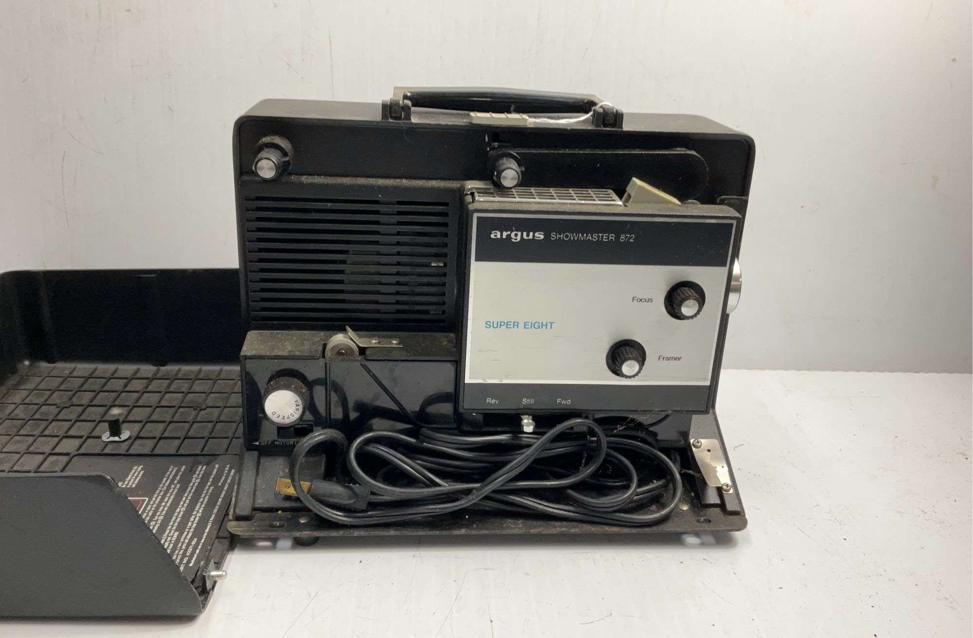 Argus Showmaster Argus Showmaster Super Eight Movie Projector - Kaufman Realty & Auctions