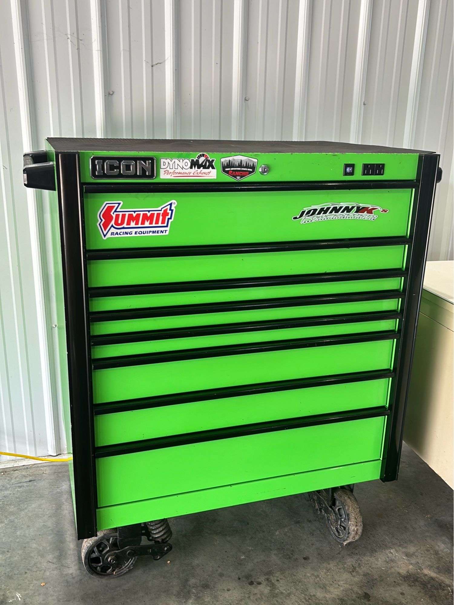 Icon Heavy Duty toolbox w/Casters 36” , with power strip , Great