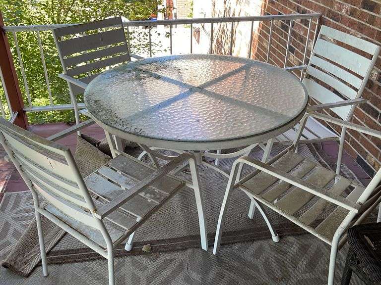 Metal Outside Table and Chairs