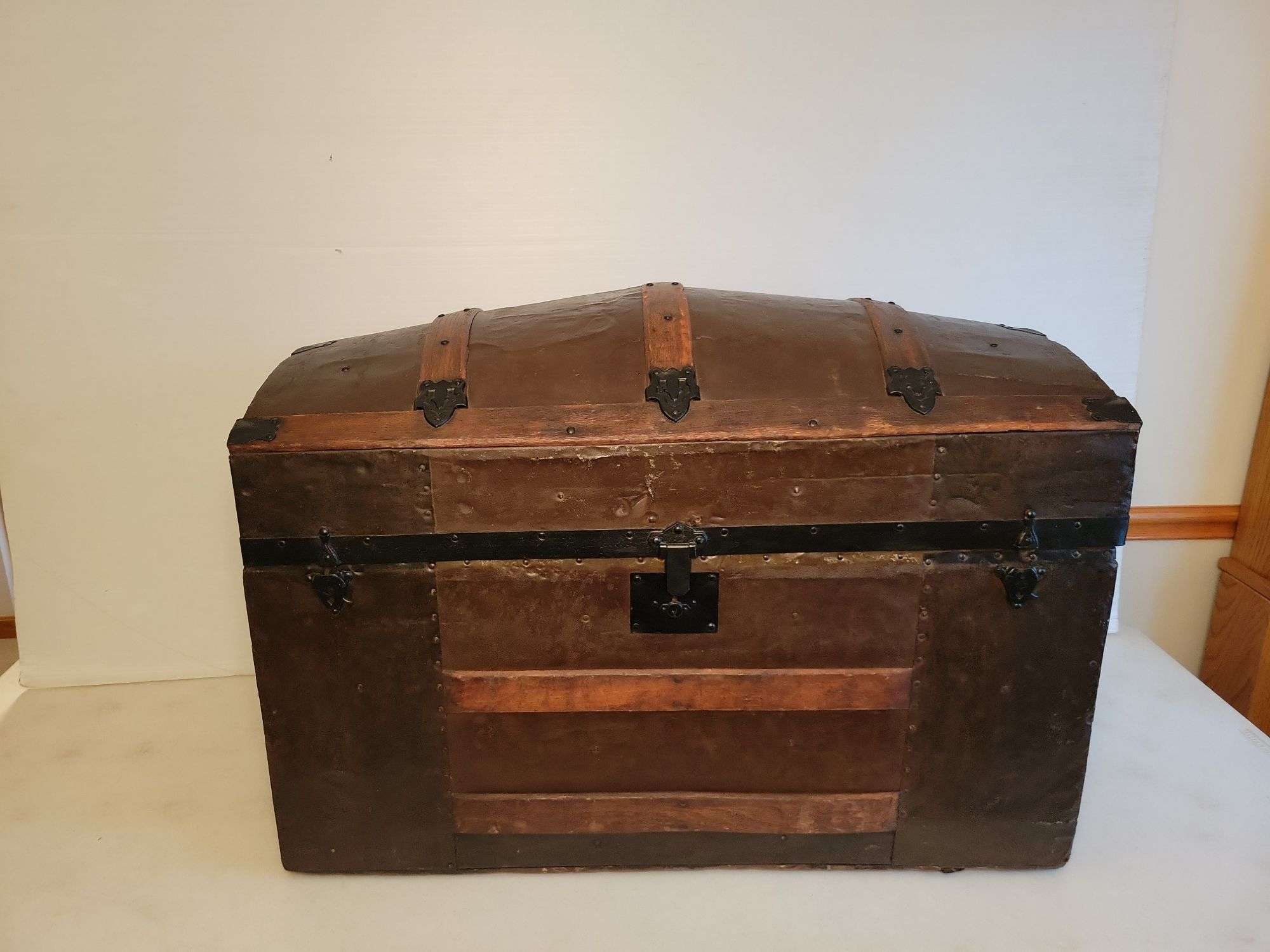 Antique humpback trunk - Kaufman Realty & Auctions