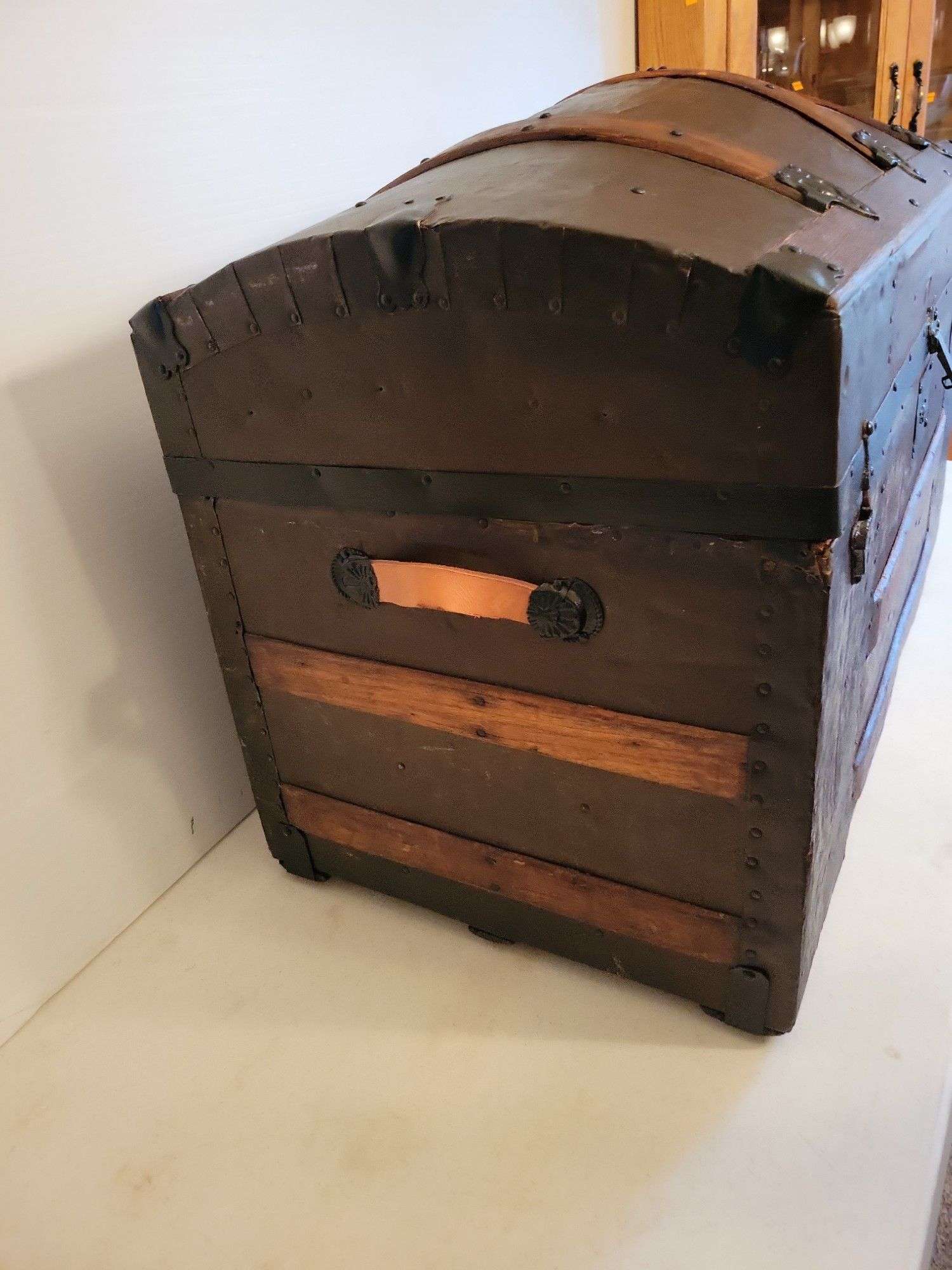 Antique humpback trunk - Kaufman Realty & Auctions
