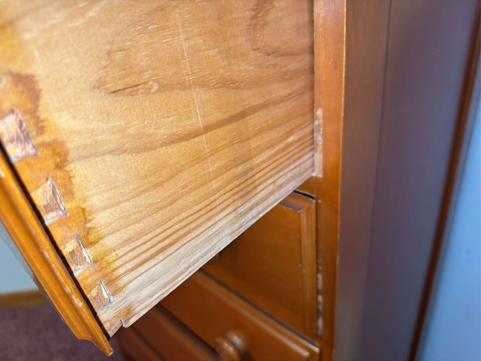 Lea Line Leads 5 Drawer Chest of Drawers - Kaufman Realty & Auctions