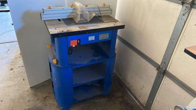 Central Machinery Router w/Full Size Table - Kaufman Realty & Auctions