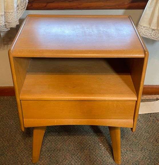 VINTAGE HEYWOOD WAKEFIELD NIGHT STAND - Kaufman Realty & Auctions
