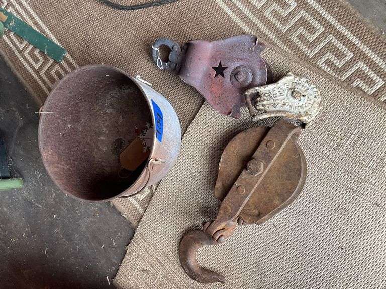 Cast Iron Kettle with Pulleys