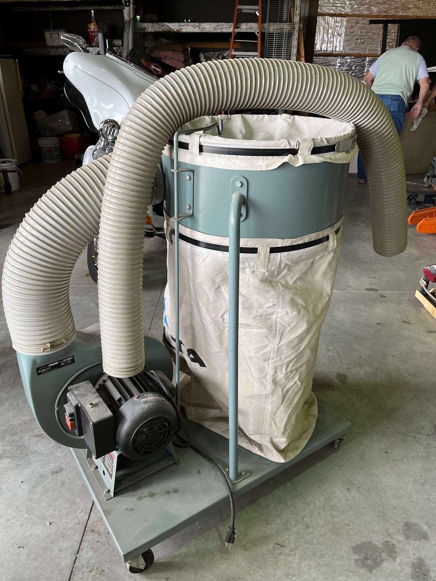 Delta Dust Collector with 1 1/2 HP motor - Kaufman Realty & Auctions
