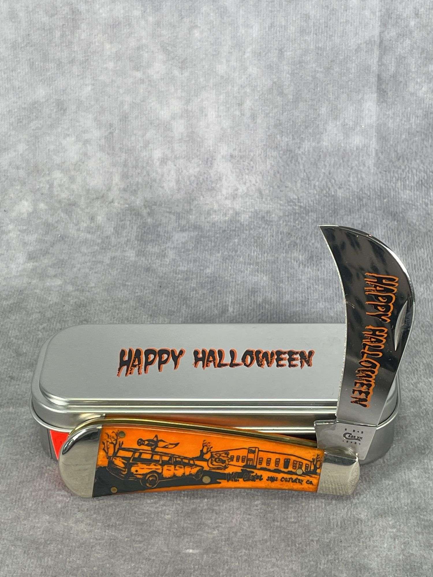 2011 CASE HAWKBILL PERSIMMON ORANGE 61011 - Kaufman Realty & Auctions