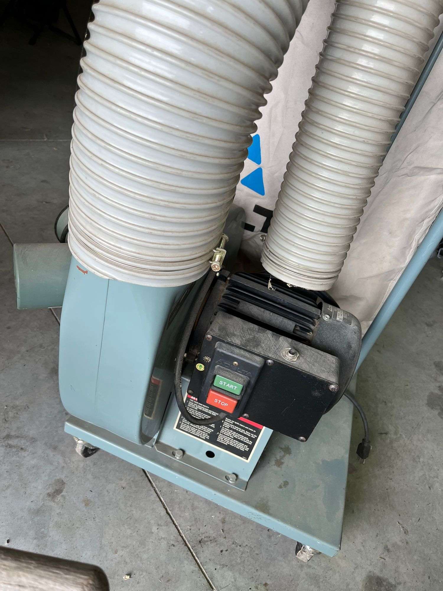 Delta Dust Collector with 1 1/2 HP motor - Kaufman Realty & Auctions