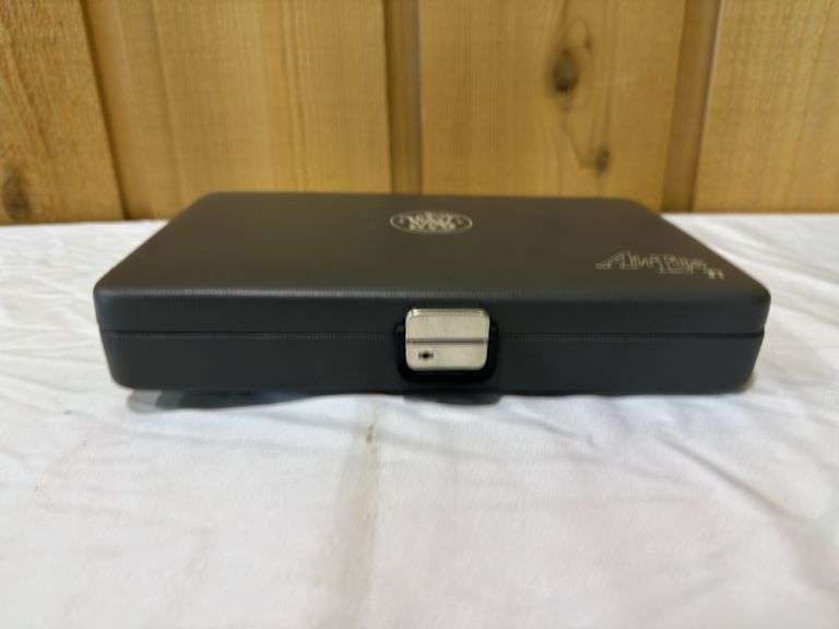 Smith and Wesson HangAir Lite Ti Hard Cover Pistol Case with Trigger Lock