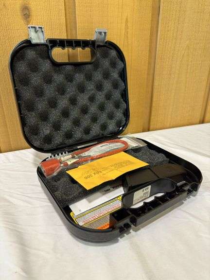 Glock 35 40SW Hand Gun Case with Magazine and Magazine