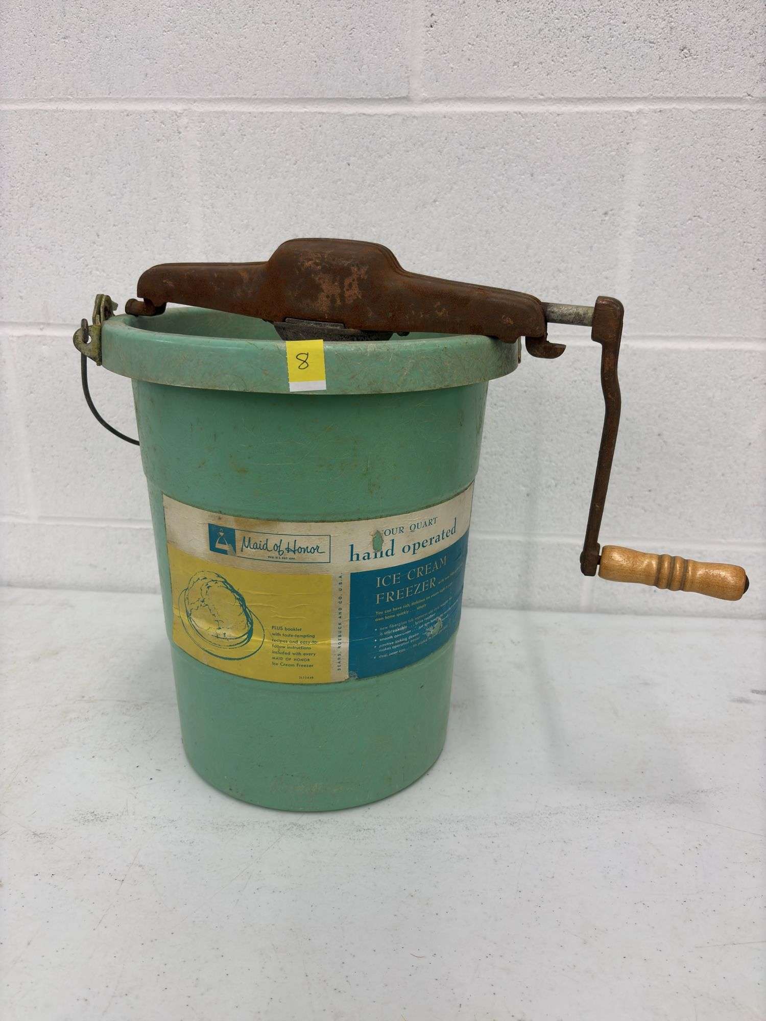 Hand crank ice cream freezer