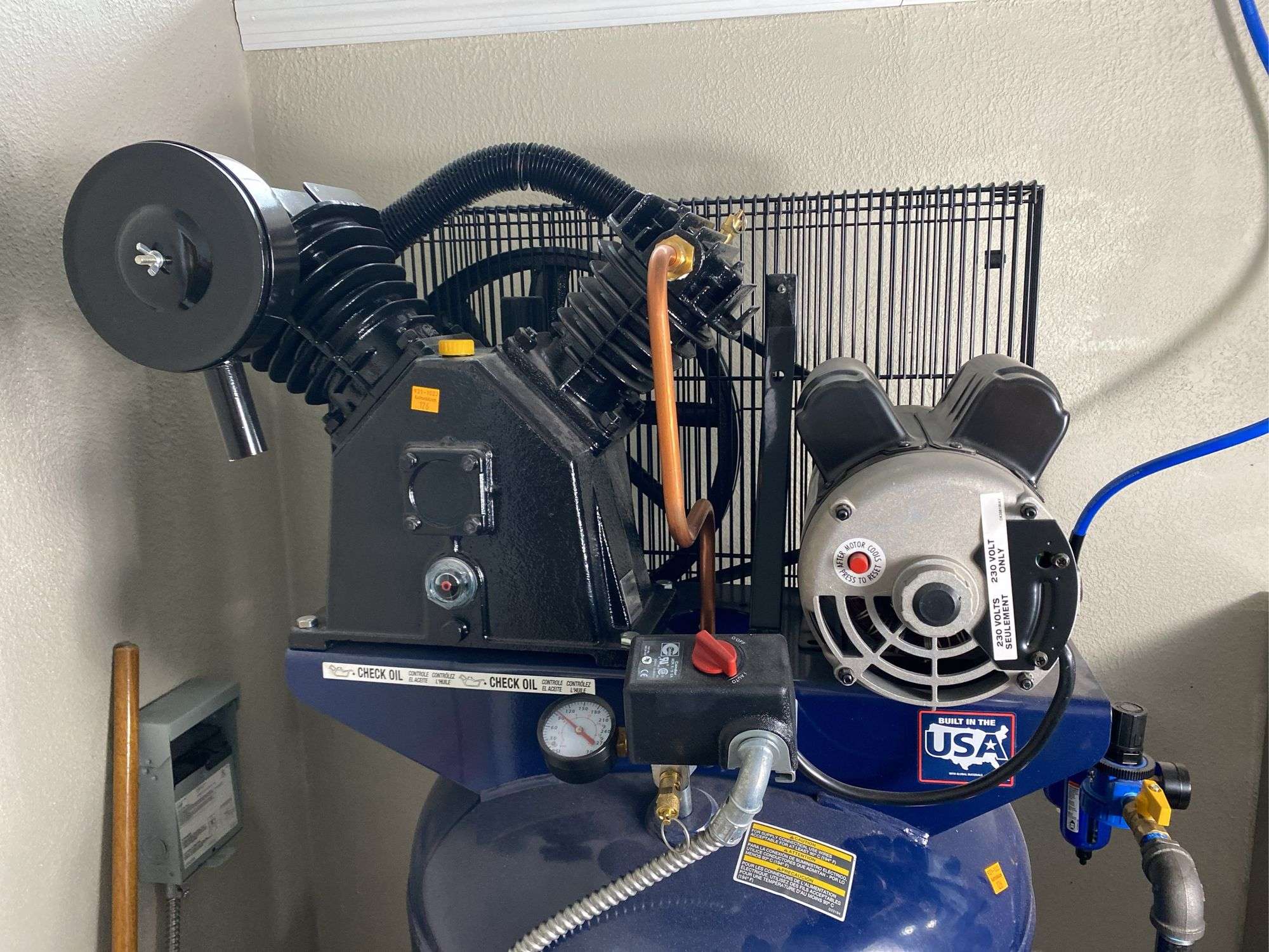 Campbell Hausfeld 60 Gallon Air Compressor - Kaufman Realty & Auctions