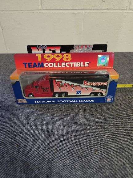 TAMPA BAY BUCCANEERS DIE CAST TRUCKS NIB BID X 2