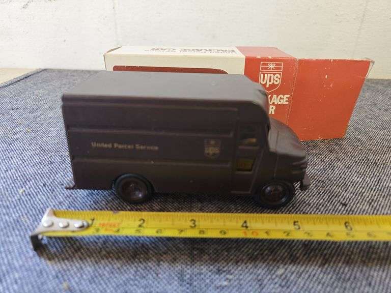 1977 UPS PACKAGE CAR WITH BOX