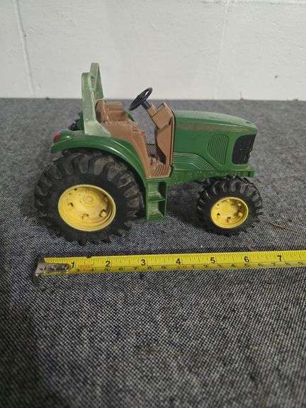 JOHN DEERE TOY TRACTOR