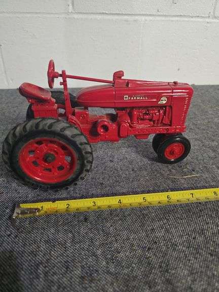 FARMALL SUPER M-TA TOY TRACTOR