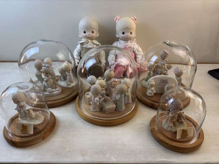 (Rare )135 pc 5 yr Enesco Member Precious Moments Collection !! With 42 Display Globes & 2 - 5 yr me