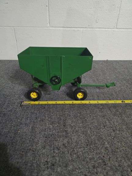 JOHN DEERE GRAVITY WAGON