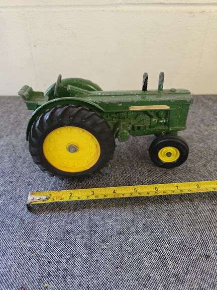 EARLY JOHN DEERE TRACTOR