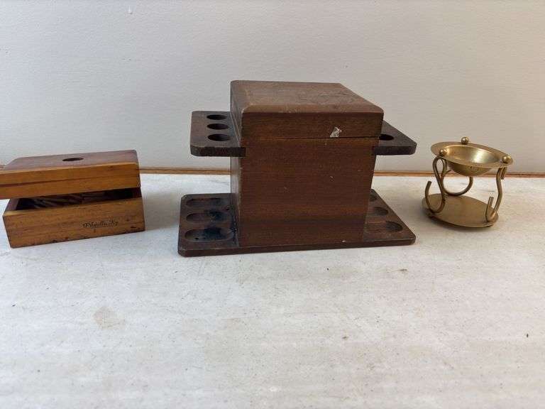 Smoke pipe holder , wooden box