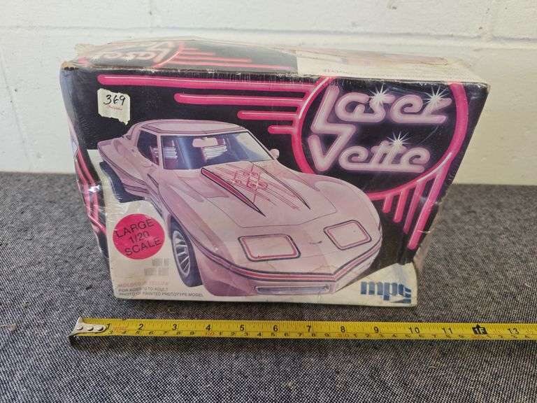 MPC 1:20 SCALE CORVETTE MODEL CAR NIB