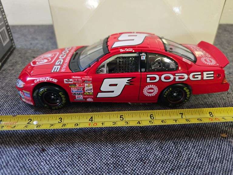 2002 NASCAR BILL ELLIOTT 1:24 SCALE DIE CAST STOCK CAR NIB