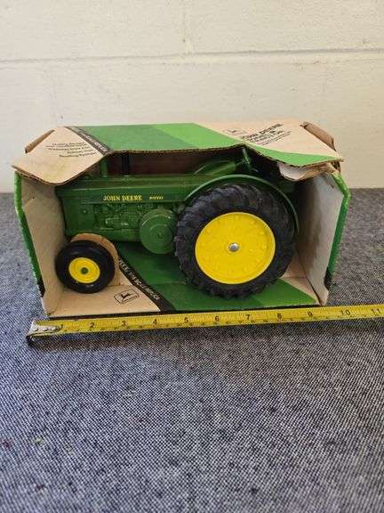JOHN DEERE R TRACTOR IN BOX