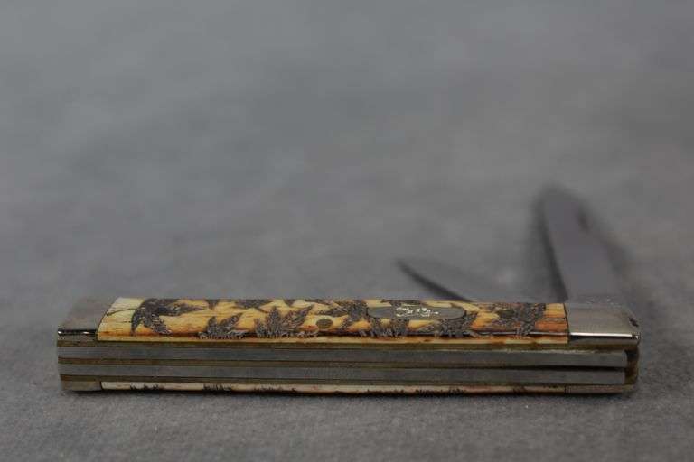 2005 CASE BABY DOCTOR YELLOW/CHESTNUT LEAF ETCH 6282