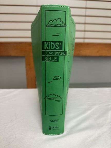 (2) Kids NIrV Devotional Bibles Lavender and Green Both Italian Duo Tone