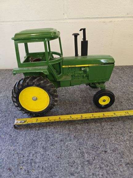JOHN DEERE TRACTOR