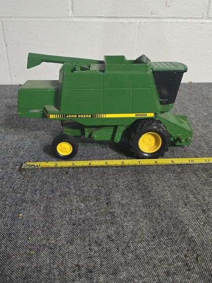JOHN DEERE TOY COMBINE