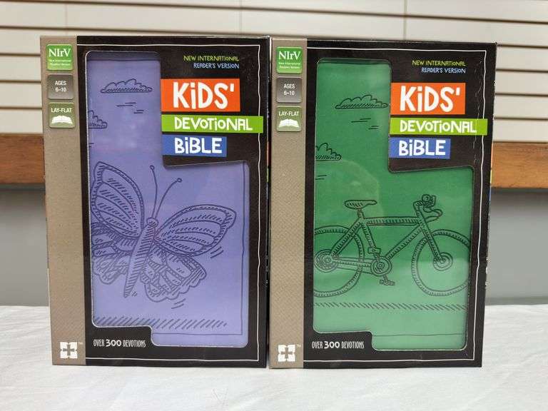 (2) Kids NIrV Devotional Bibles Lavender and Green Both Italian Duo Tone